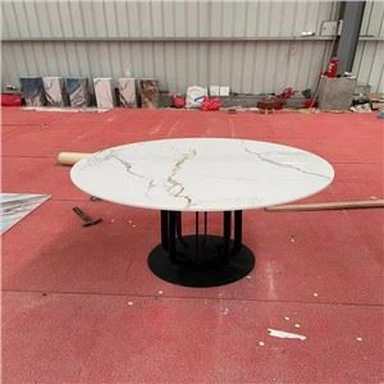 Spisebord i kvartsstein