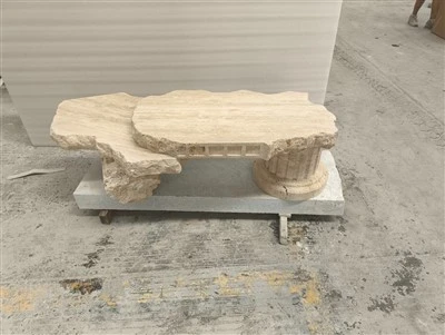 Beige travertin bord med uregelmessig form